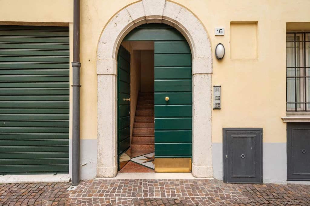 Duomo Apartment Брешия Экстерьер фото